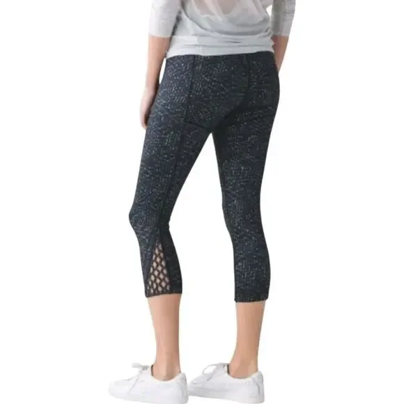 Lululemon True Self Crop II Samba Snake Battleship Black Leggings,  Yoga Pilates - Picture 2 of 16